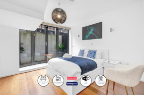 Loft-style 3 Bed Apartment Short Term Rental & Flexible Renting Hoxton With Free WiFi & Terrace !